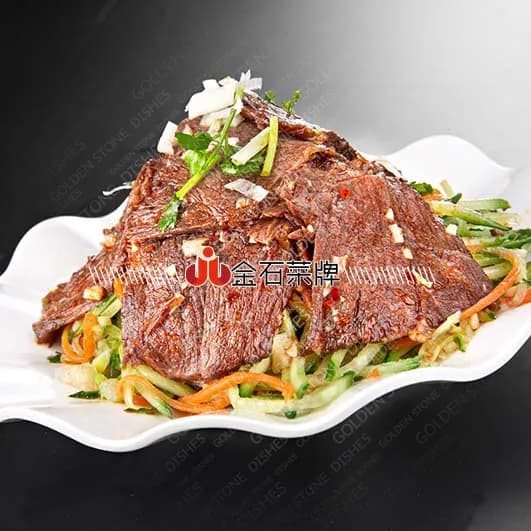 Салат из говядины с огурцами и грибами