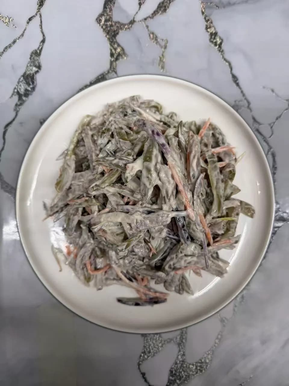 Салат солёные огурцы, говядина