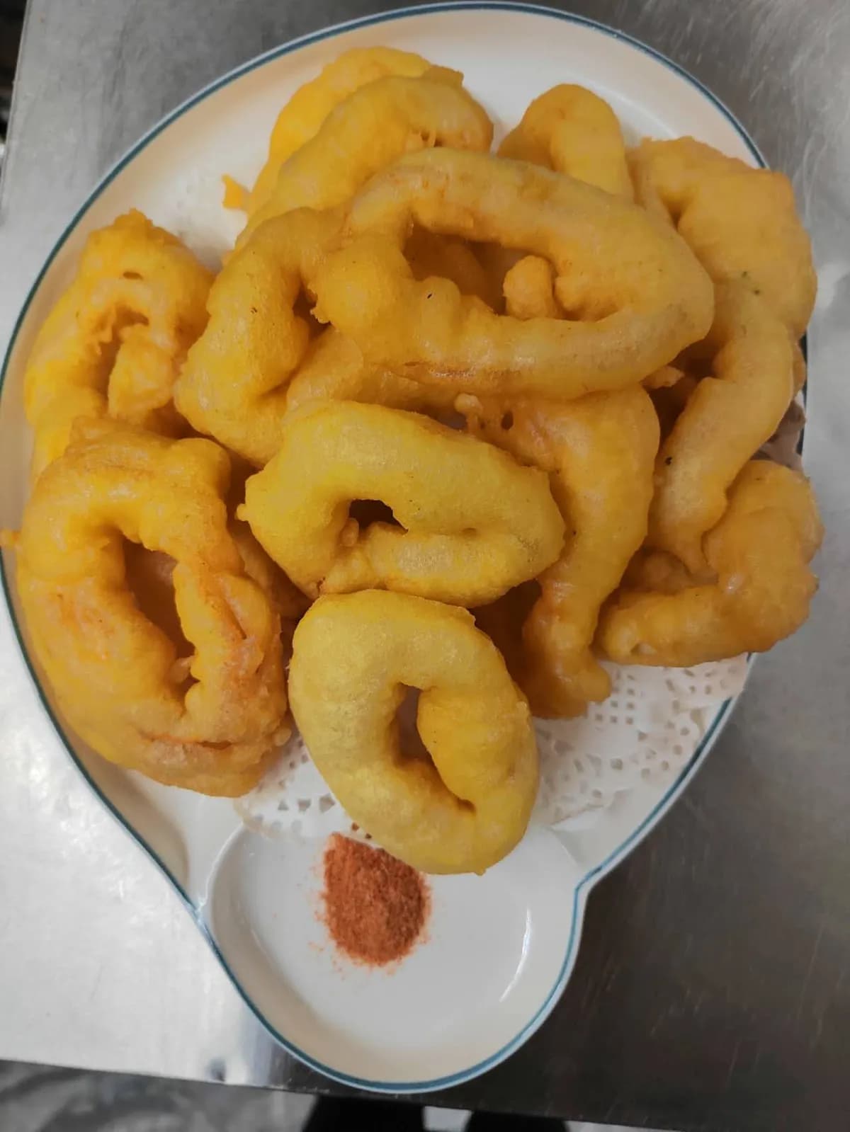 Жареные кольца кальмара в кляре