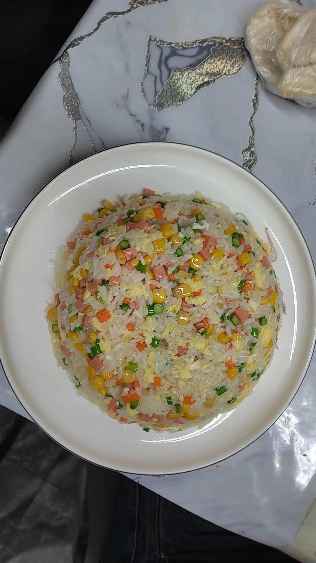 Рис с овощами и колбасой